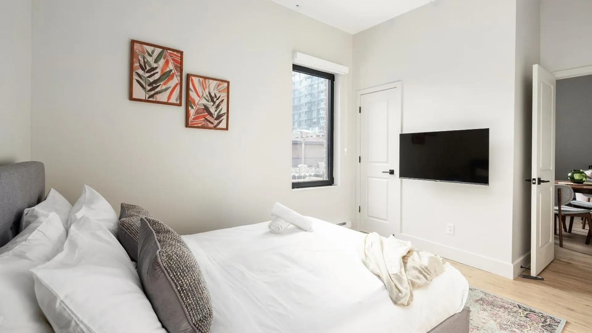 The Griffin Aparthotel- Downtown Montreal