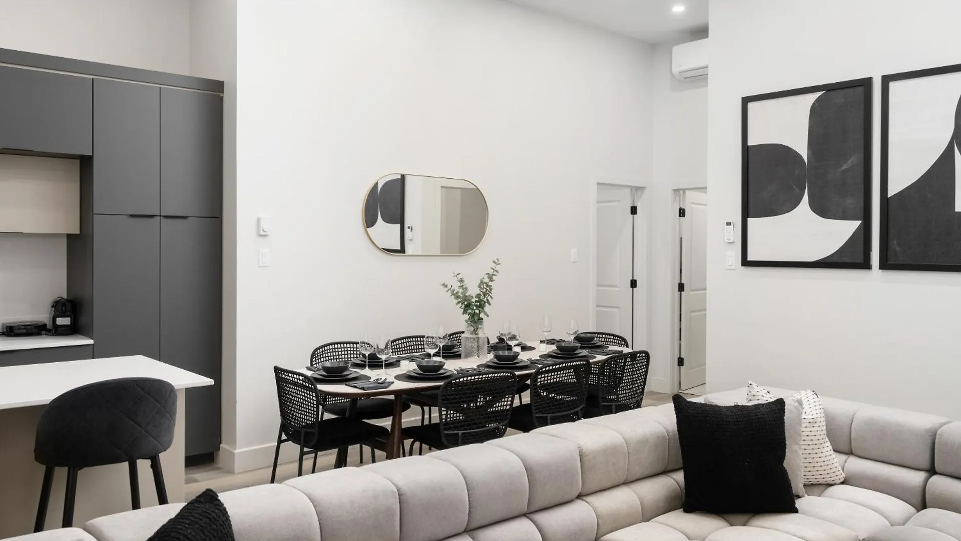 Апартаменты The Griffin Aparthotel- Downtown Монреаль