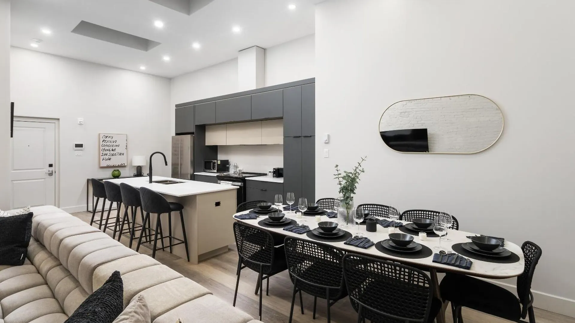 The Griffin Aparthotel- Downtown Монреаль