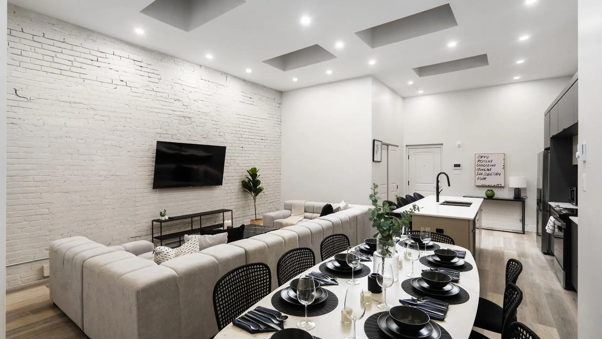 The Griffin Aparthotel- Downtown Монреаль 0*,