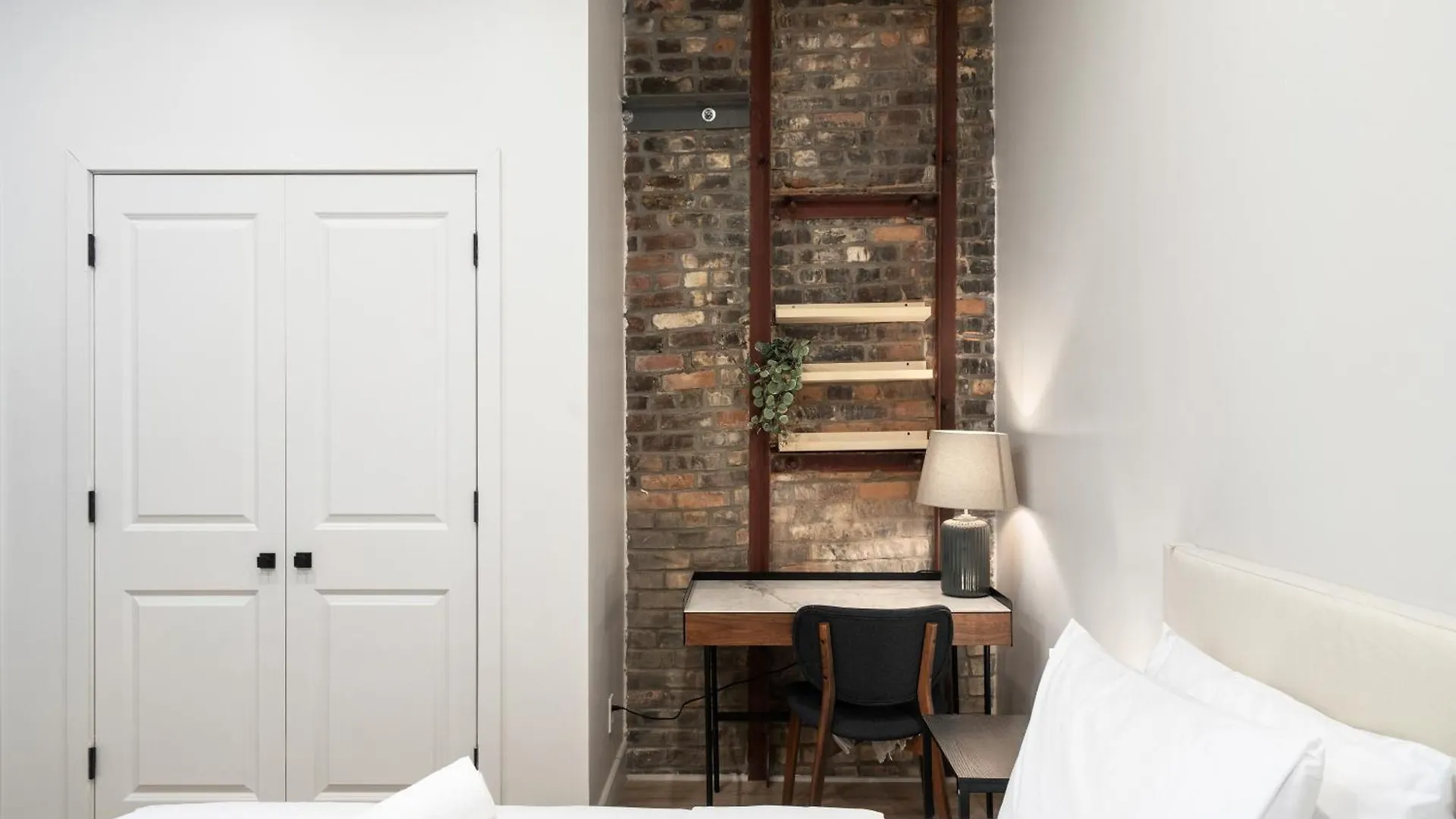 Апартаменты The Griffin Aparthotel- Downtown Монреаль
